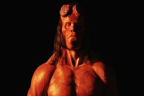 پوستر فیلم Hellboy چهره ی جدید دیوید هاربور را در لباس آشکار می‌کند
