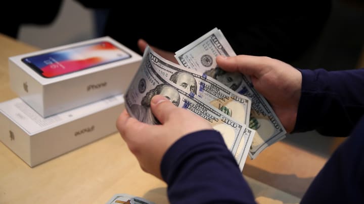 منتظر آیفون ۳۵۰۰ دلاری باشیم؟ جنگ تجاری ترامپ آینده اپل را تهدید می‌کند